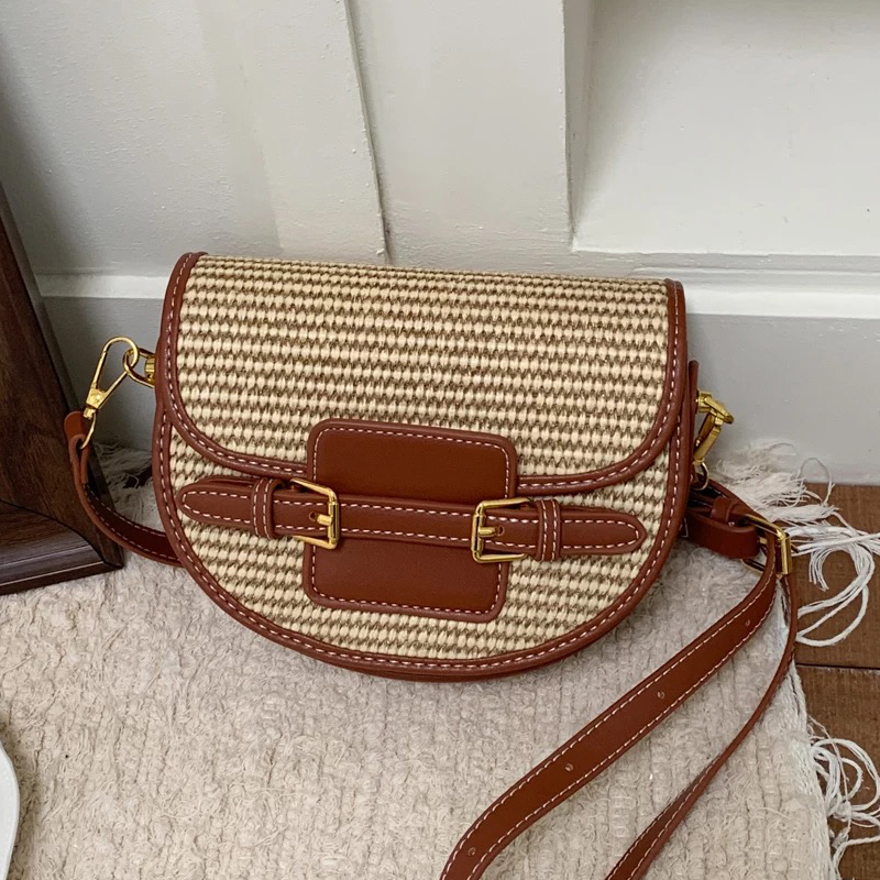 Saddle Bag Leather - กระเป๋าสะพายทรงอังกฤษขนาดเล็กสำหรับผู้หญิง กระเป๋าถือดีไซน์หรูหรา รุ่นใหม่ปี 2026 ทำจากวัสดุปาปิรัสถัก พร้อมสายสะพาย