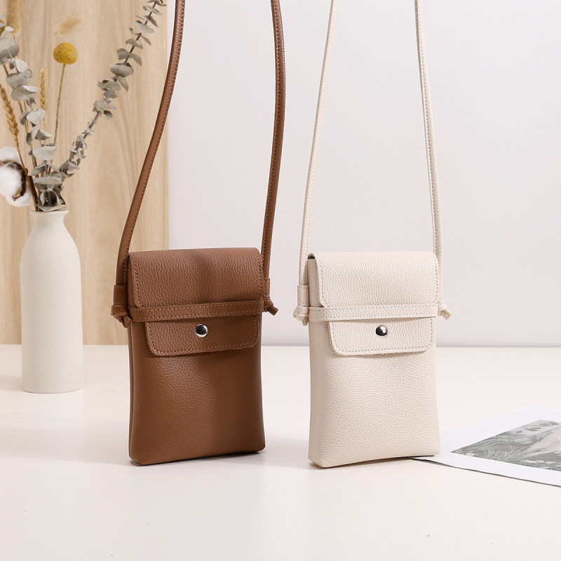 Women Bags New - กระเป๋าโทรศัพท์แบบสะพายข้างขนาดเล็กสำหรับผู้หญิง 2026 กระเป๋าสะพายไหล่แนวตั้งขนาดเล็กทันสมัย หนังนิ่มอเนกประสงค์