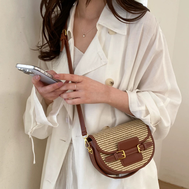 กระเป๋าสะพายทรงอังกฤษขนาดเล็กส - Saddle Bag Leather บทวิจารณ์และราคา